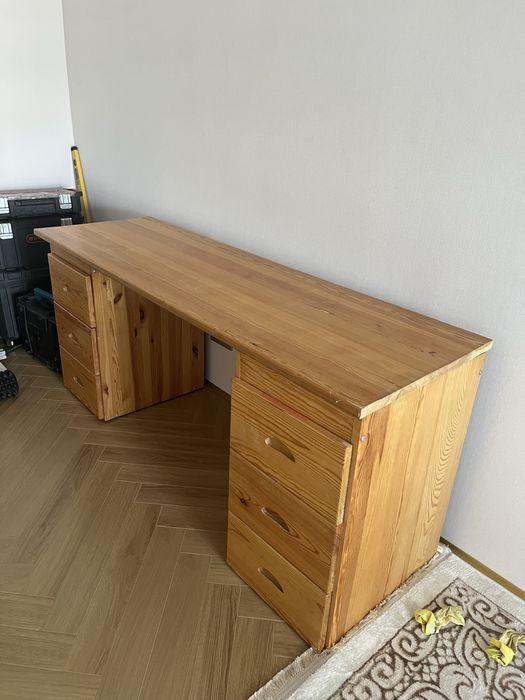 Продам деревянный стол
