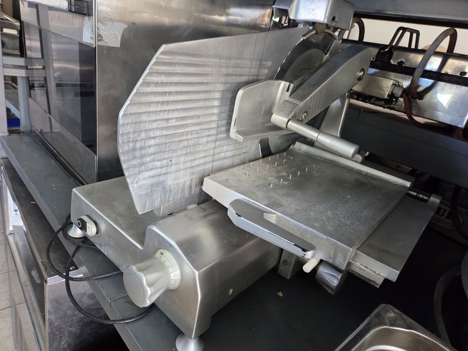 Robot legume, feliat, razuit la 220v, stare buna