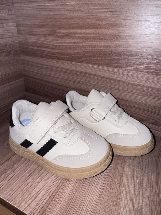 Кроссовки детские новые!