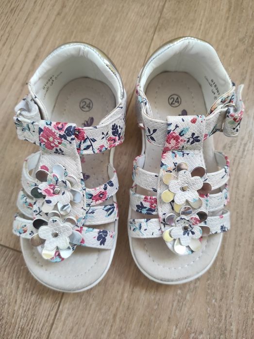 Сандали за момиче 24 номер
