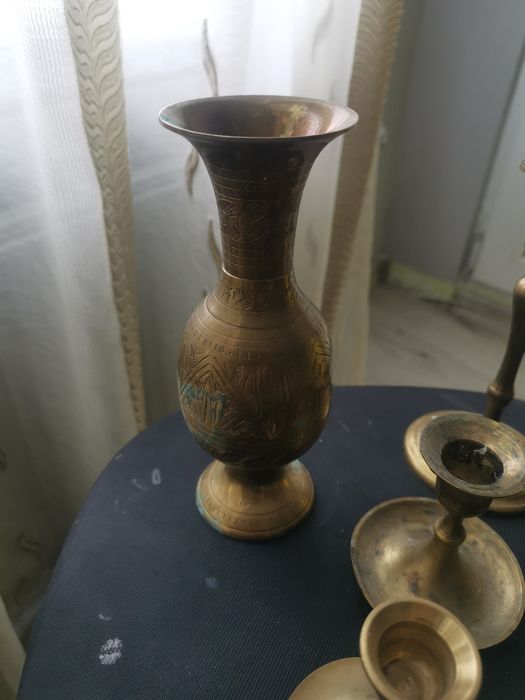 Месингови свещници и ваза