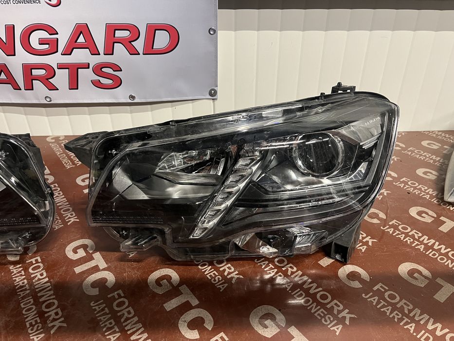 Фар Peugeot Partner Rifter 2018-