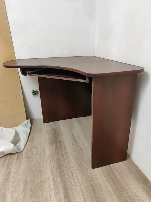 Компьютерный столик 10.000