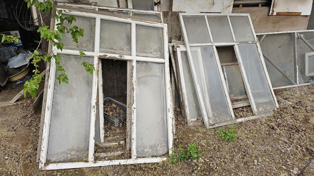 Продам старые деревянные окна (под дачу / теплицу)