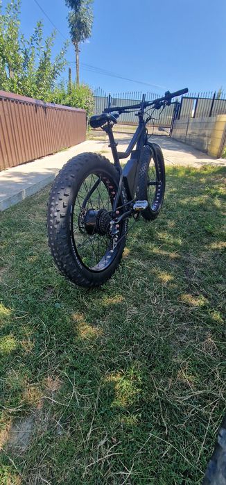 Bicicletă electrică fat bike