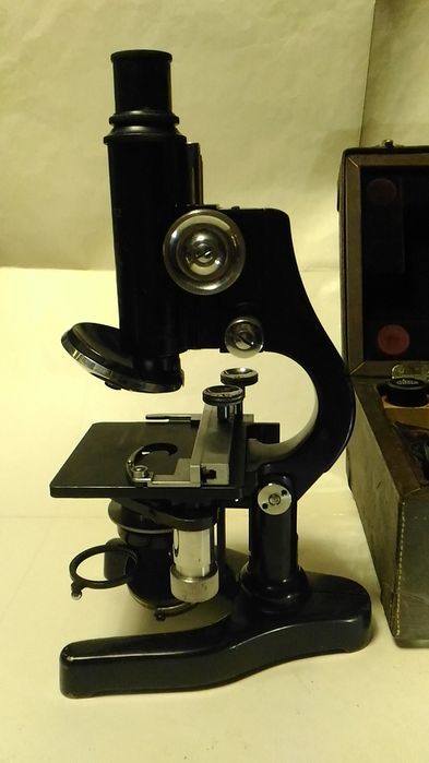 Leitz Wetzlar microscop cutie lemn piele