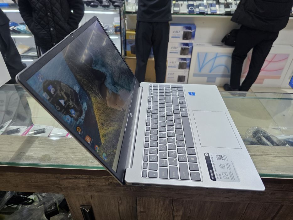 Почти новый сенсорный  HP Core i5 13-поколения!