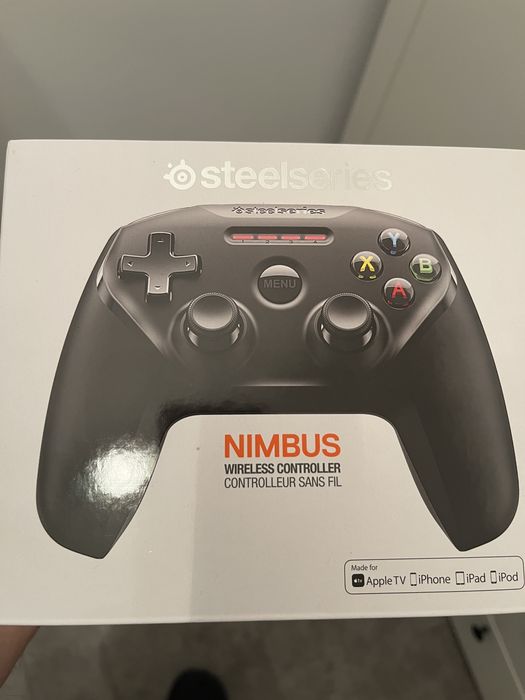 Doua controllere Steelseries Nimbus