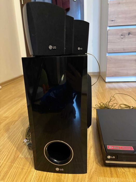 LG 5.1 Система за домашно кино 300W RMS