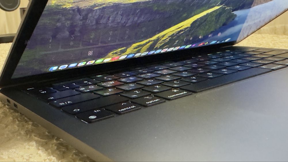 Macbook Pro M2 8/256   13,3