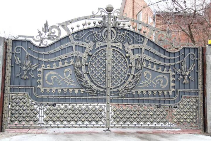 Покраска ворота, дверь, тапчан, лесница