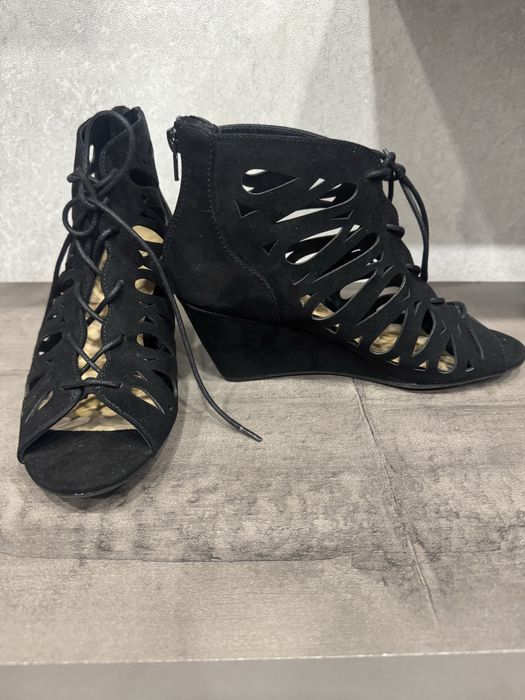 Туфли замшевые куплены в Дубае