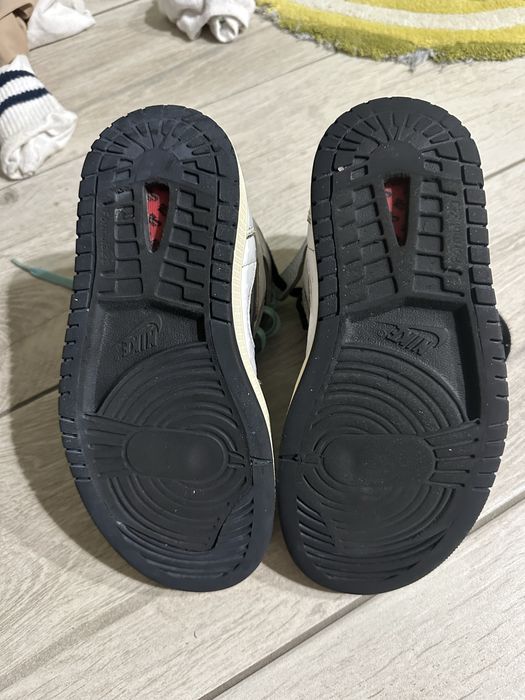 Adidasi Nike.
