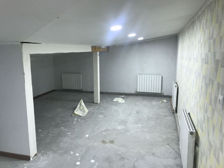 Srochna uy sotiladi 3 hona 90kv + 70.. 5 etajlik dom 5 etaji,
