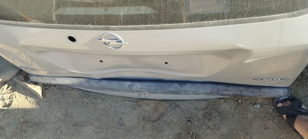 Дверь багажника Opel Zafira A