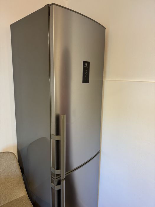 Frigider electrolux