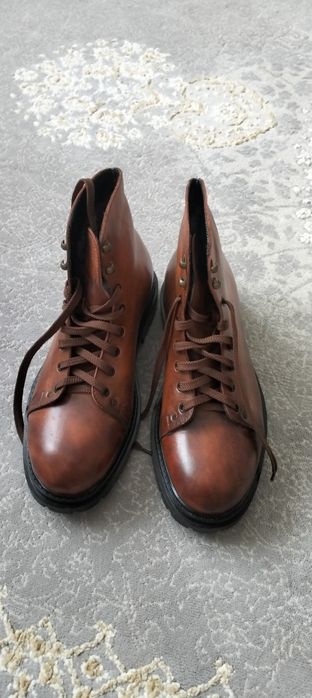 Продавец. Сапоги