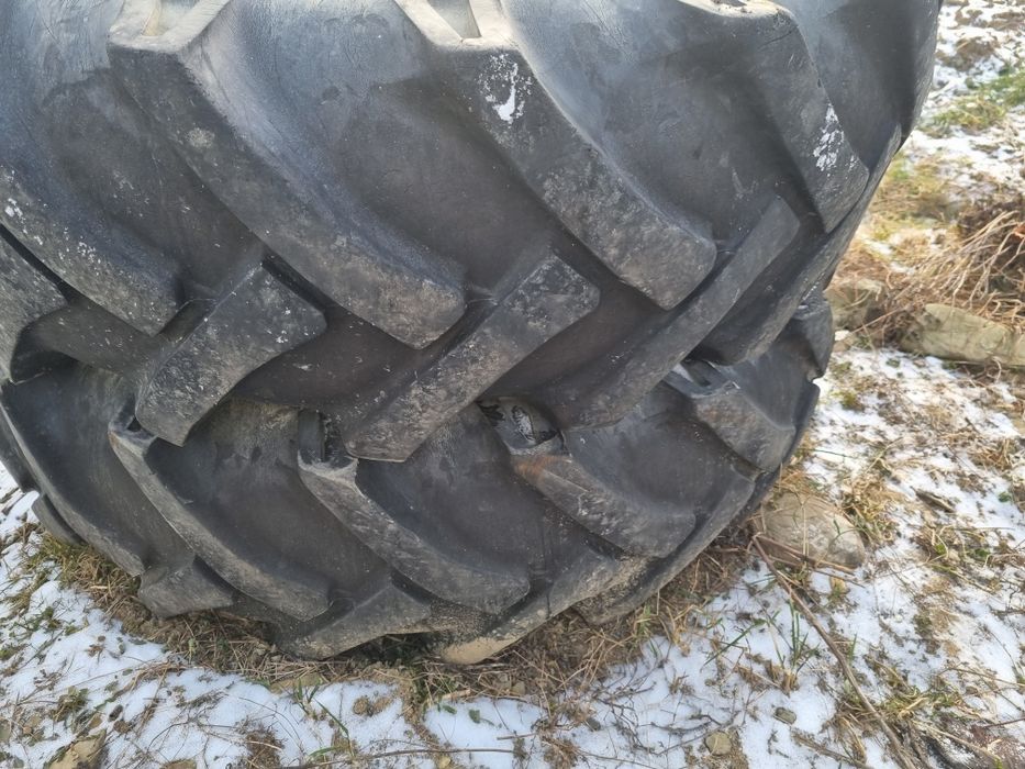 Vând doua cauciucuri tractor 13/6/24 .