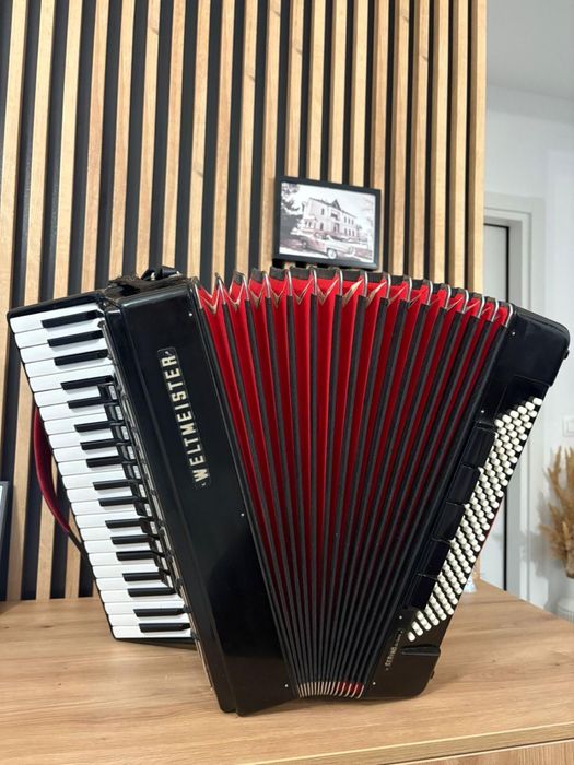 Acordeon Weltmeister Serino Deluxe cu 120 de basi