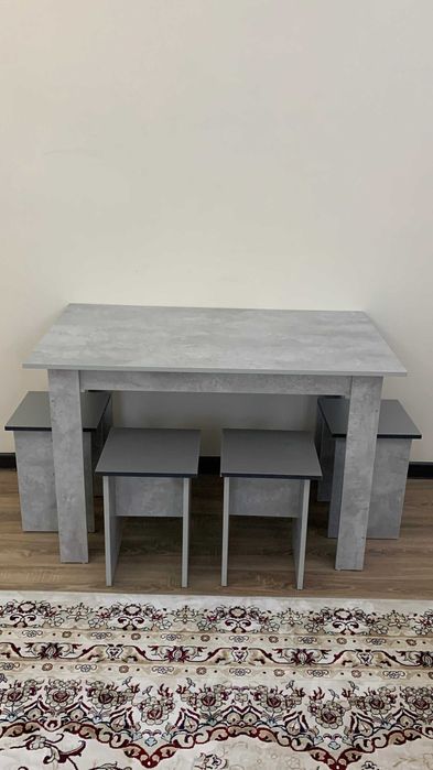 стол + 4 табуреток