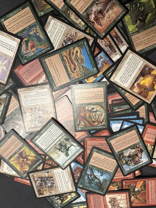 Lot 50 de cărți vechi Magic: The Gathering (1993–2010) – 90 lei