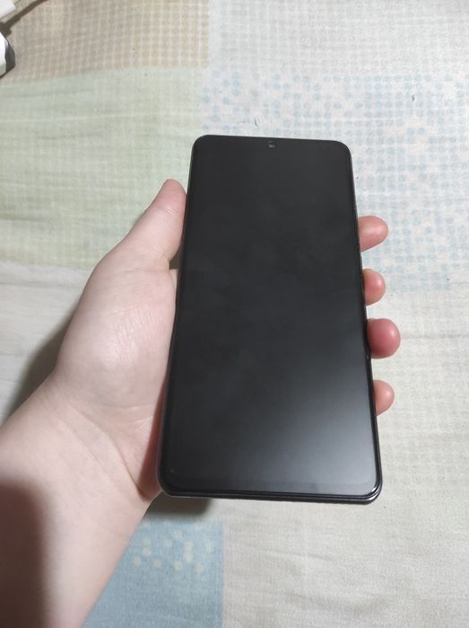 Продаю Poco f3 6/128