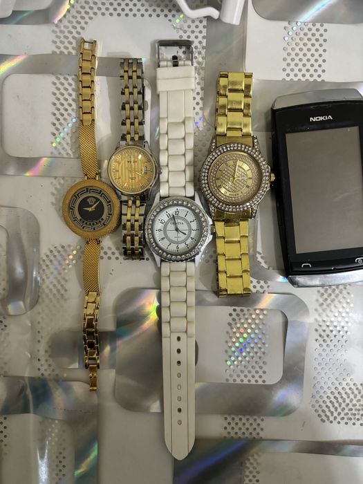 Часы, телефоны, наушники (на запчасти)