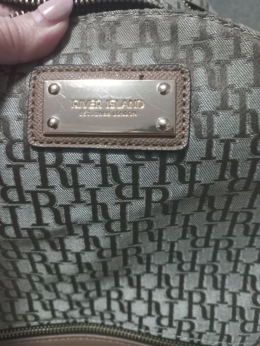Дамска чанта Lio Jo и дамска раница River Island