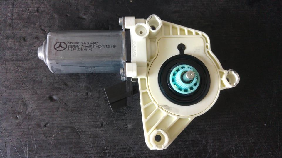 Motoras macara dreapta fata mercedes a class w169 a1698204442