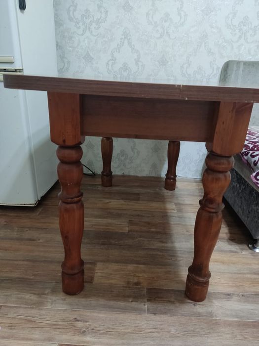 Продаю деревянный стол