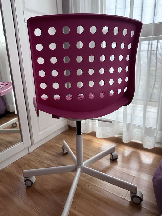 2 детски стола за бюро