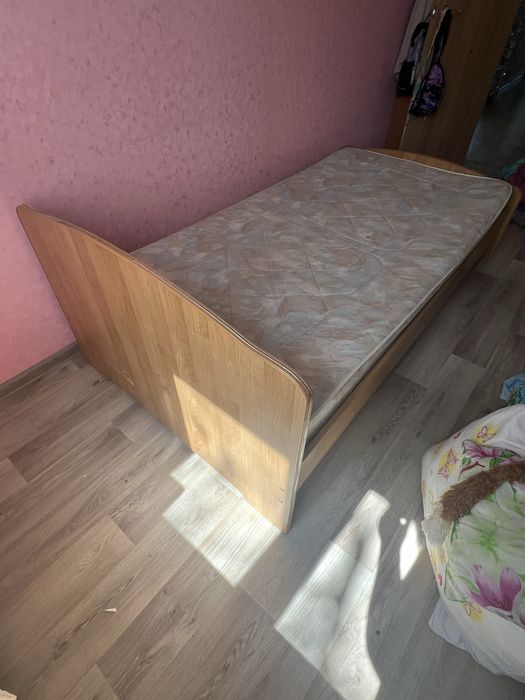 Отдам кровать б/у