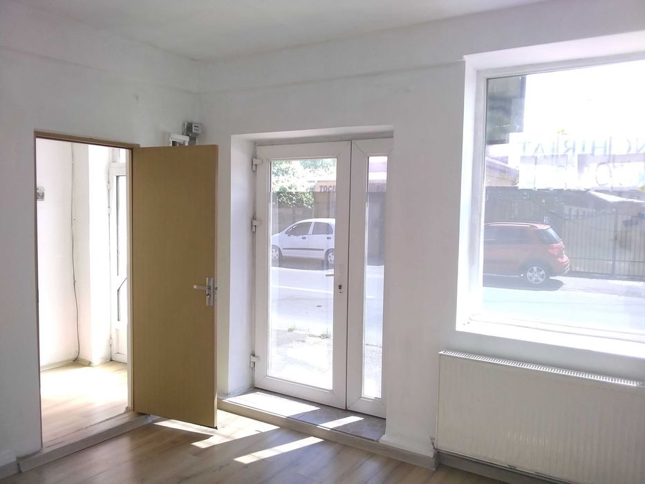 Spatiu de inchiriat 60 mpu x 33 lei mp, la casa, central, Str Valeni, Ploiesti
