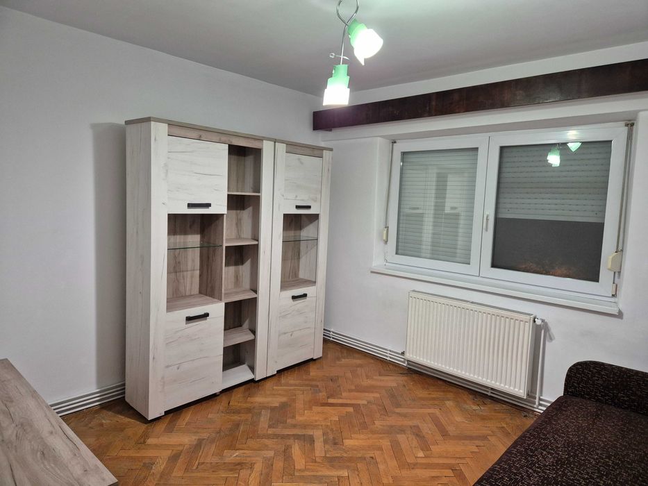 Dau în chirie apartament 2 camere in Centru Nou.