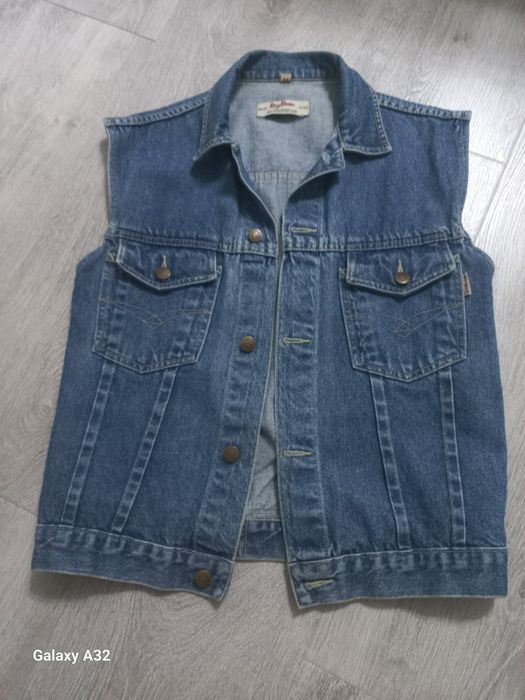 Джинсовая жилетка, плотный джинсы, подходит на размер S,M
