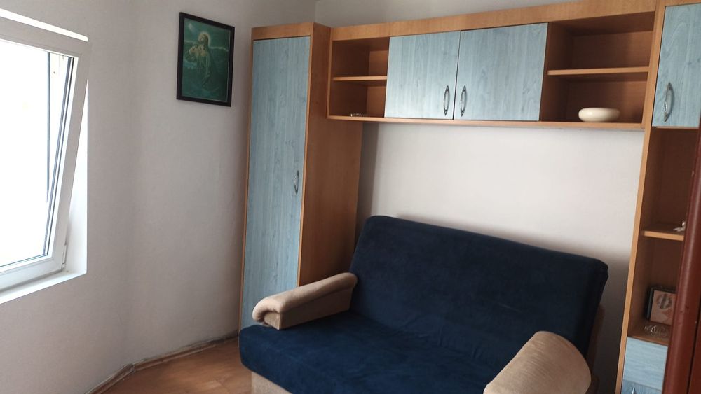 Închiriez casa in centrul Beiușului