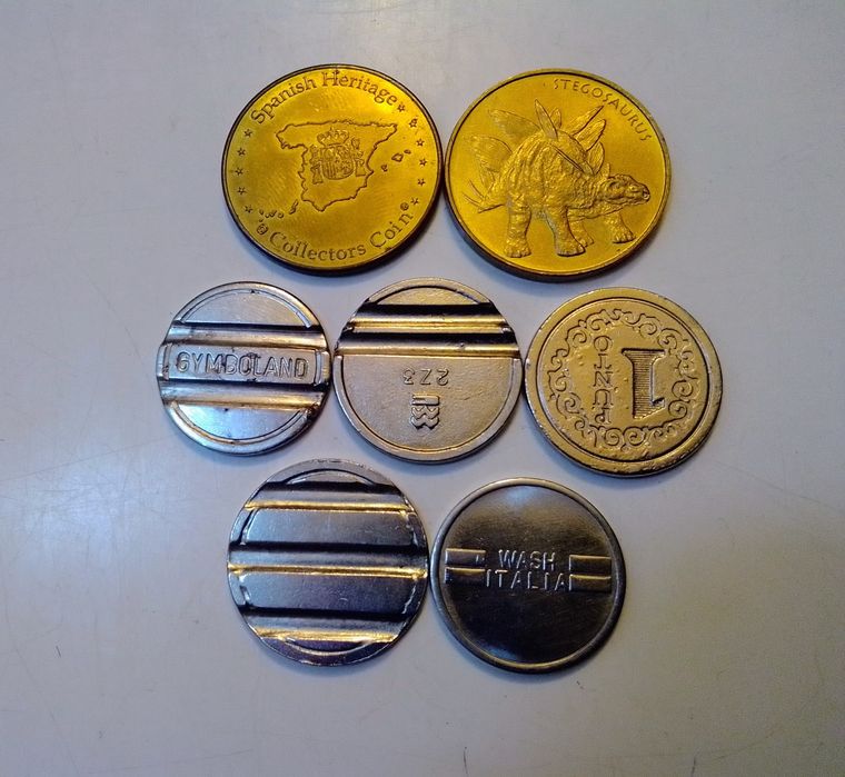 Pachet de 7 monede simbol (token coin) și jetoane (fise)