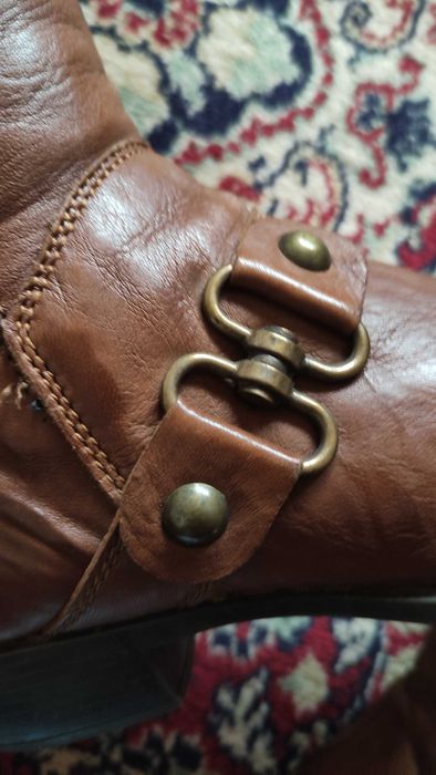 Cizme din piele naturala marca Carla Selini.