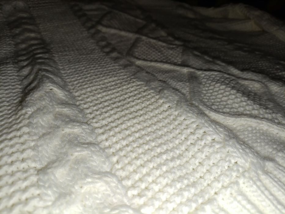 Pulover Tricotat pentru Genul Feminin Fabricat în  Bangladesh deloc purtat, Mărime M, Material Acrylic 100% de calitate