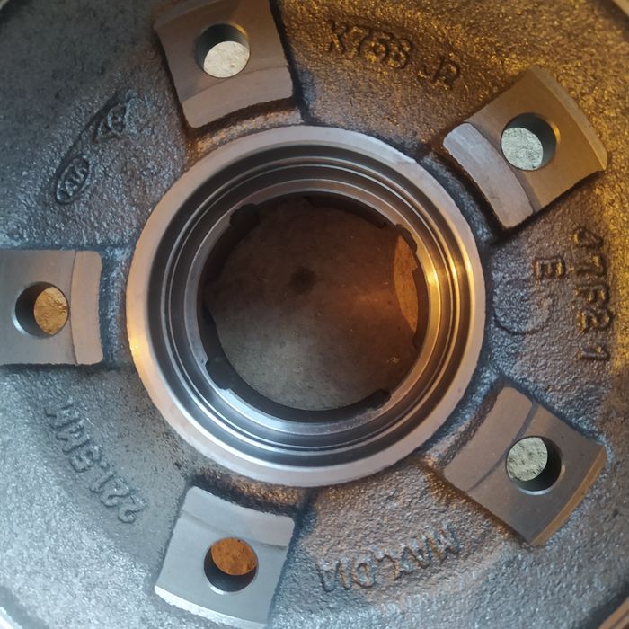 Задний тормозной барабан со ступицей кия бонго