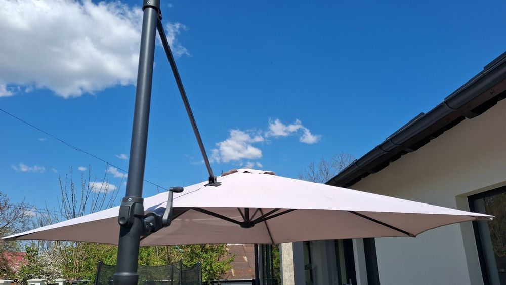 Vând umbrelă in stare foarte bună