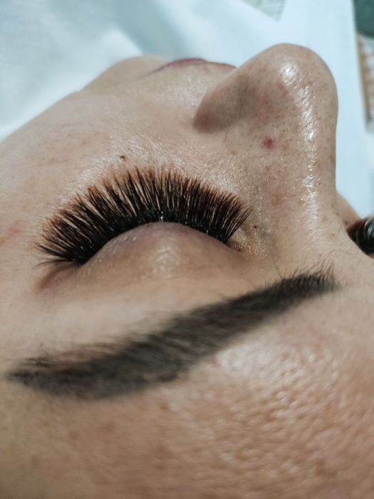 Наращивание ресниц и ногтей