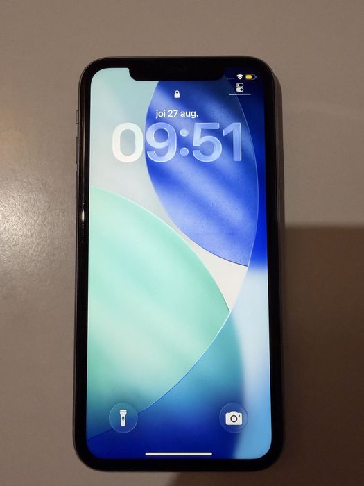 Vând iPhone 11 ,128 GB , culoare mov închis