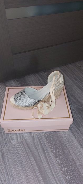 Încălțăminte nr 37