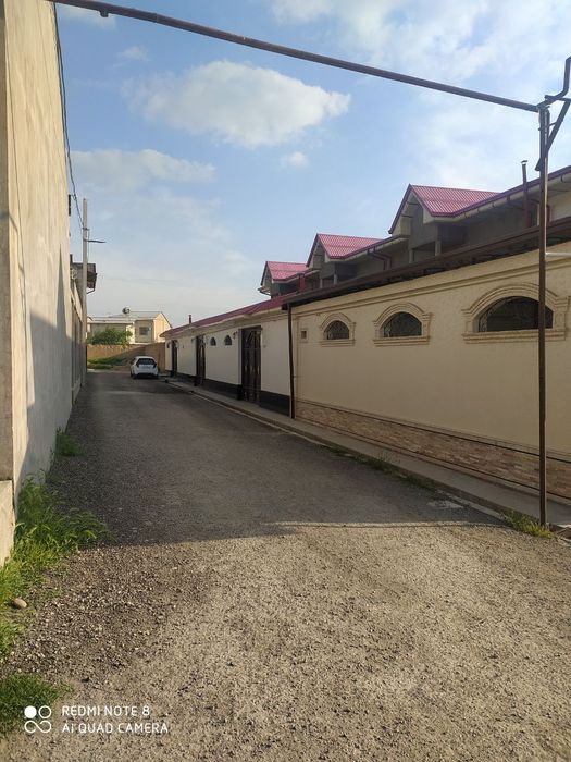 Uy sotila 2 sotix 2 qavat 7 xona srocna