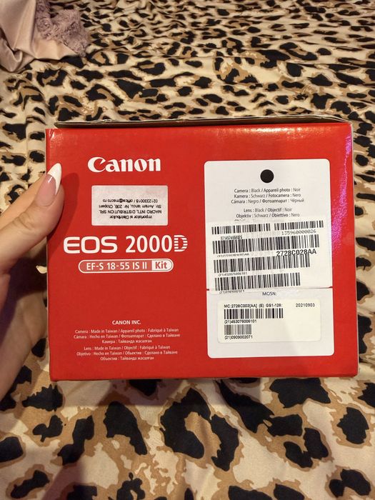 Kit Aparat Foto Canon EOS 2000D