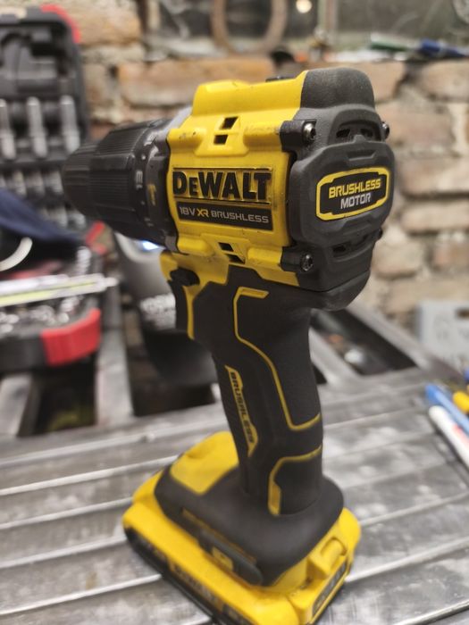 Винтоверт Dewalt безчетков ударен