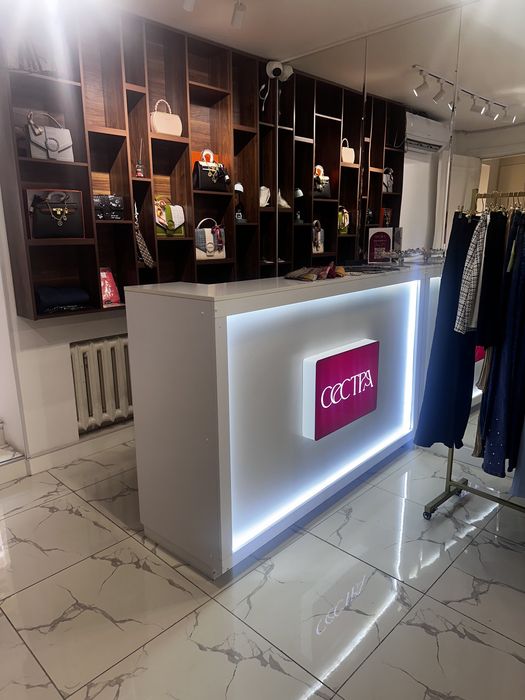 Продается ресепшн, касса, стойка, стол