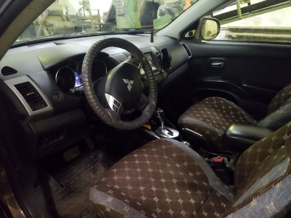 Мицубиси Оутлендер 2011