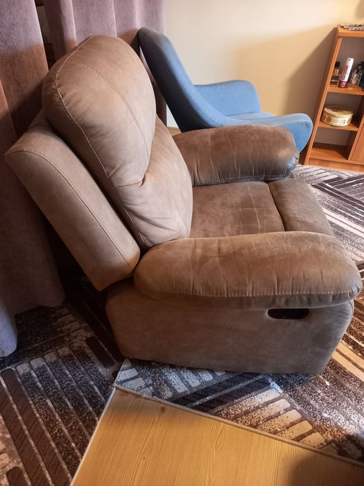 Продавам две кресла